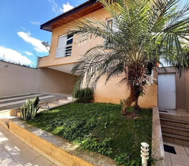 Sobrado à venda com 4 quartos, 298m² - Foto 1