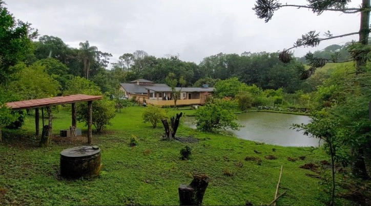 Fazenda à venda com 4 quartos, 450m² - Foto 1