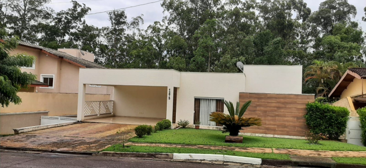 Casa à venda com 3 quartos, 211m² - Foto 1