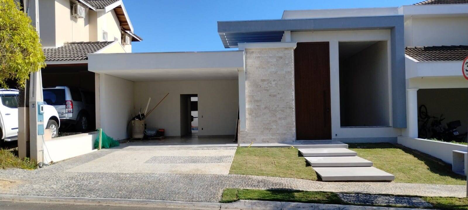 Casa à venda com 4 quartos, 230m² - Foto 1