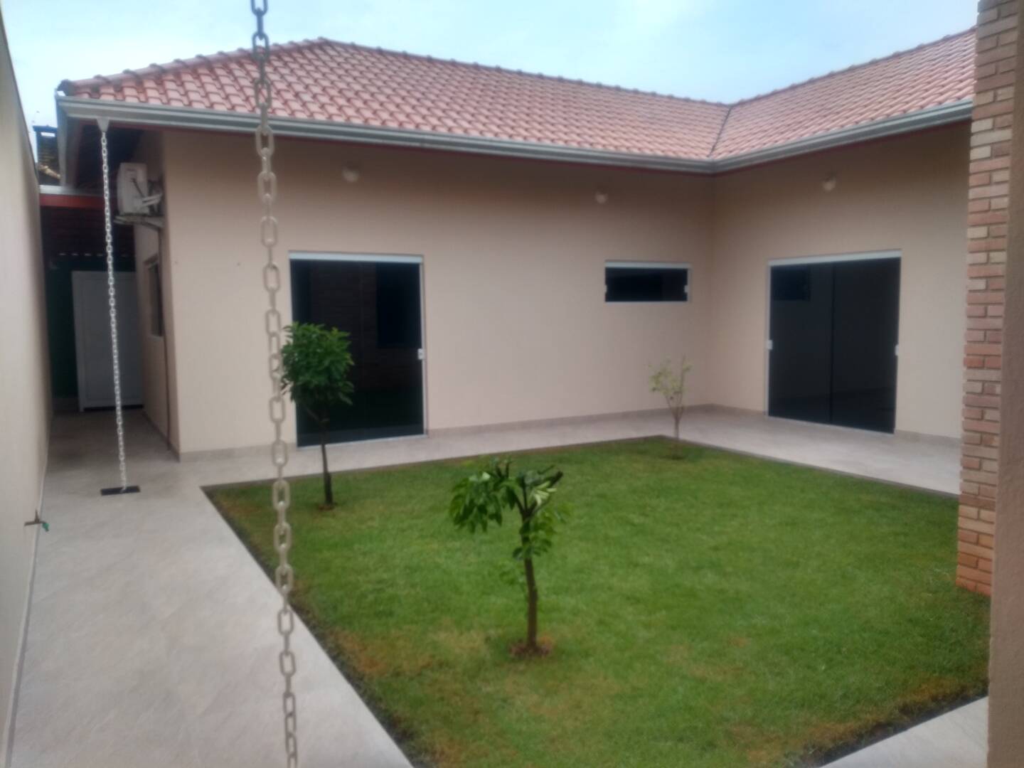 Casa à venda com 3 quartos, 204m² - Foto 1