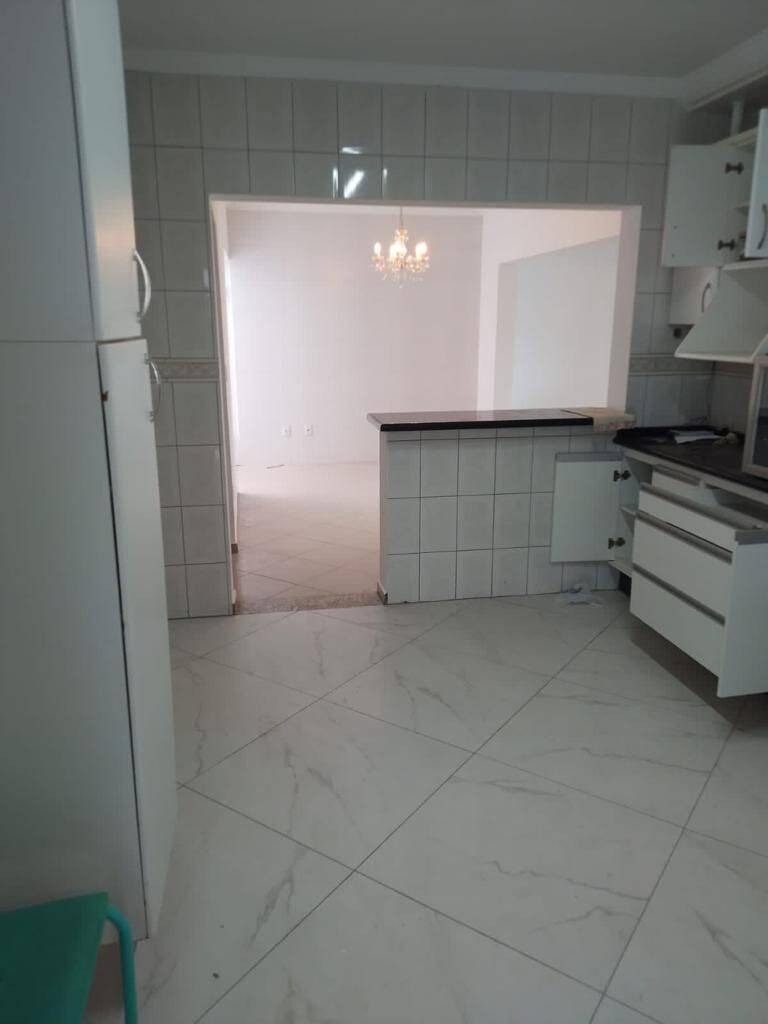 Casa à venda com 4 quartos, 320m² - Foto 13