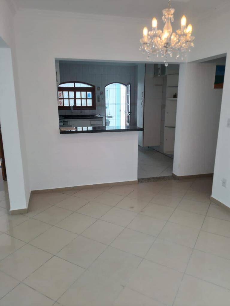 Casa à venda com 4 quartos, 320m² - Foto 1