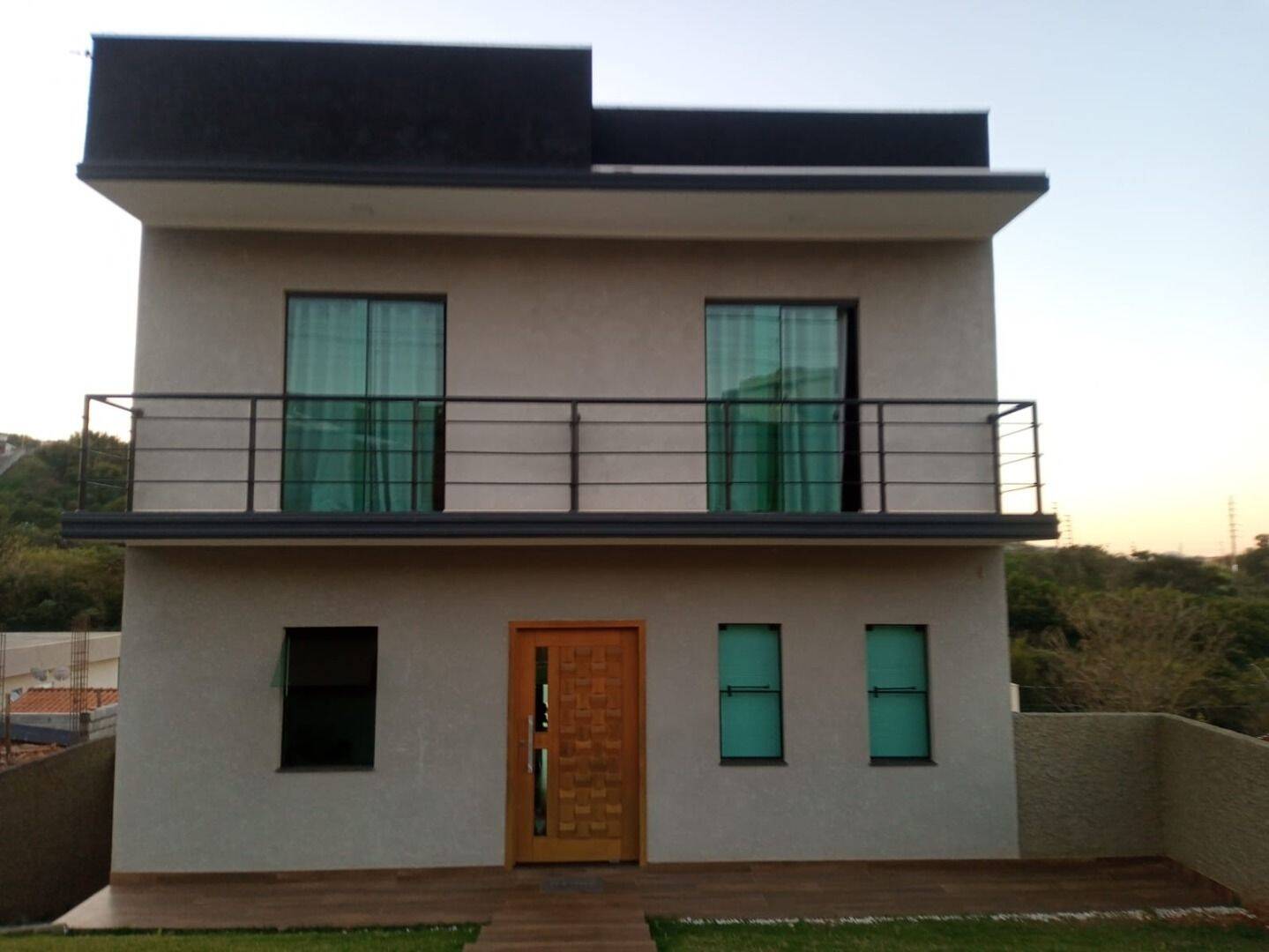 Casa à venda com 3 quartos, 380m² - Foto 1