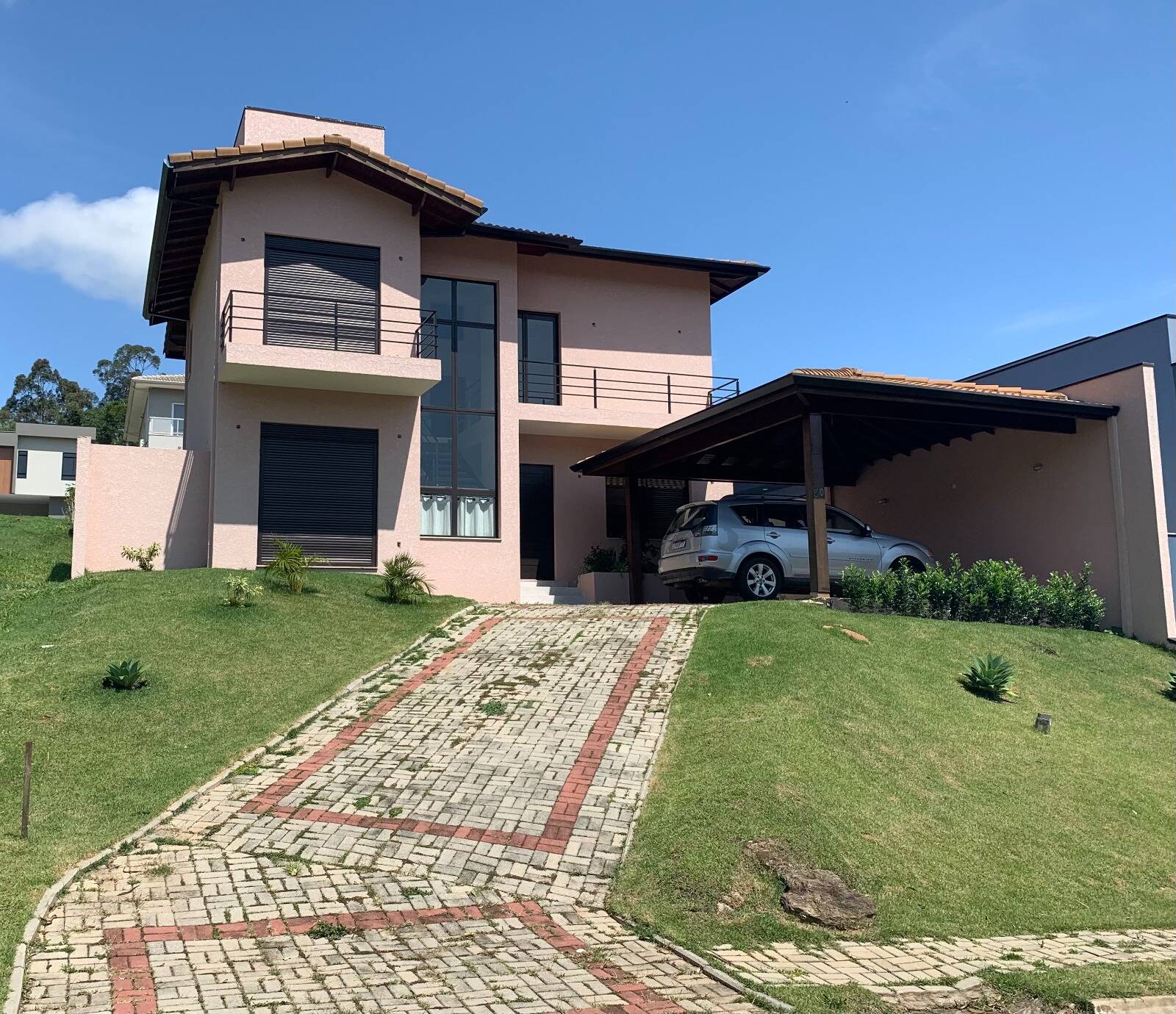 Casa à venda com 3 quartos, 277m² - Foto 1