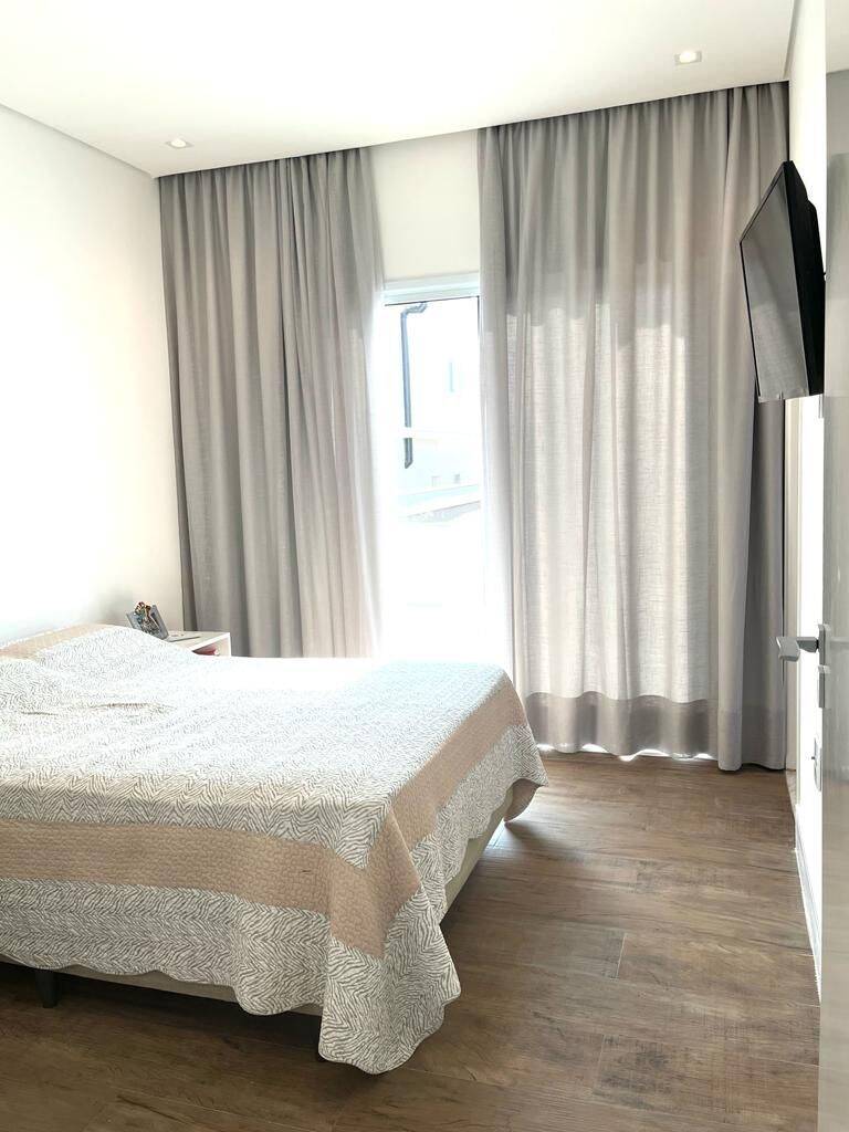 Casa à venda com 3 quartos, 242m² - Foto 18