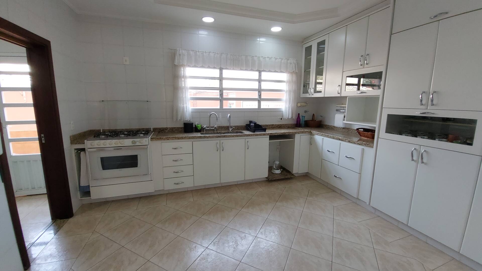 Sobrado à venda com 6 quartos, 420m² - Foto 4