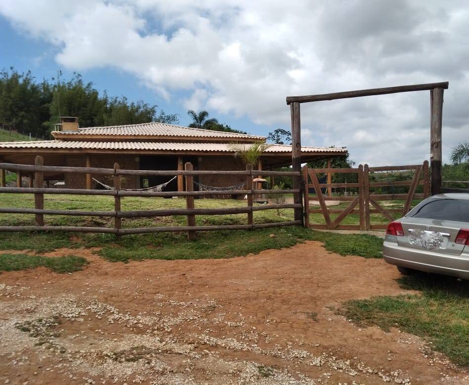 Fazenda à venda com 3 quartos, 400m² - Foto 1