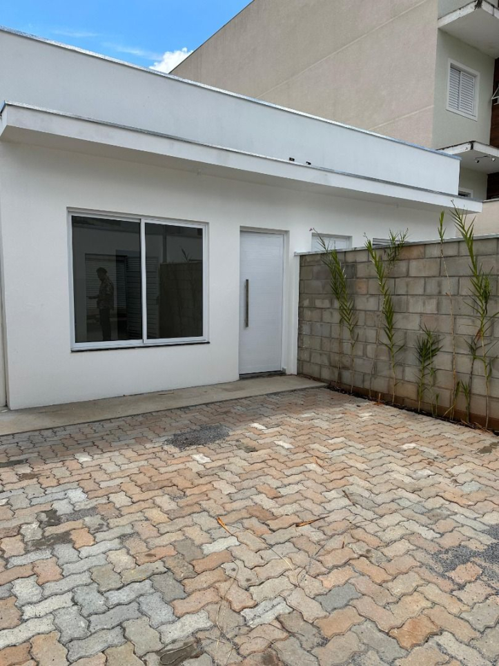 Casa à venda com 3 quartos, 90m² - Foto 2