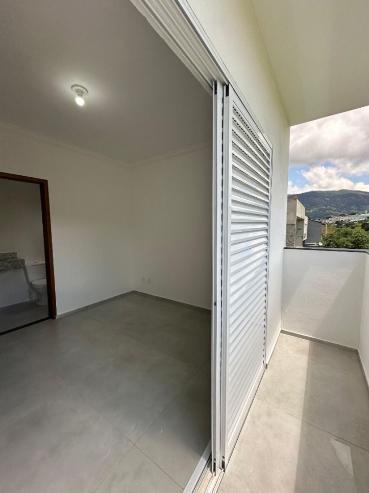 Casa à venda com 3 quartos, 90m² - Foto 13