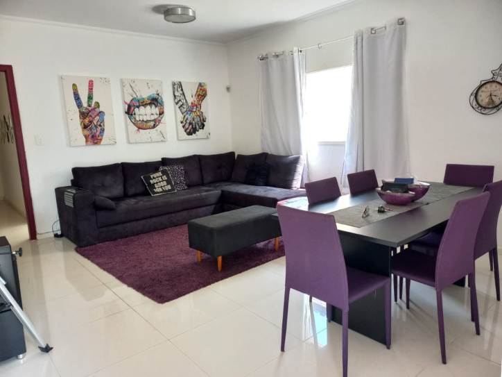 Casa à venda com 3 quartos, 209m² - Foto 1