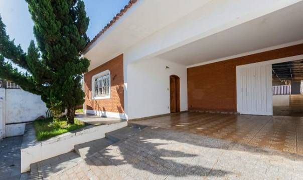 Casa à venda com 4 quartos, 440m² - Foto 1