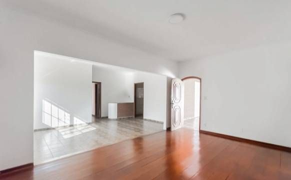 Casa à venda com 4 quartos, 440m² - Foto 2