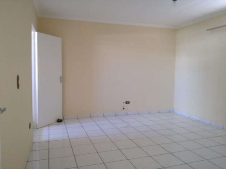 Sobrado à venda com 3 quartos, 200m² - Foto 3