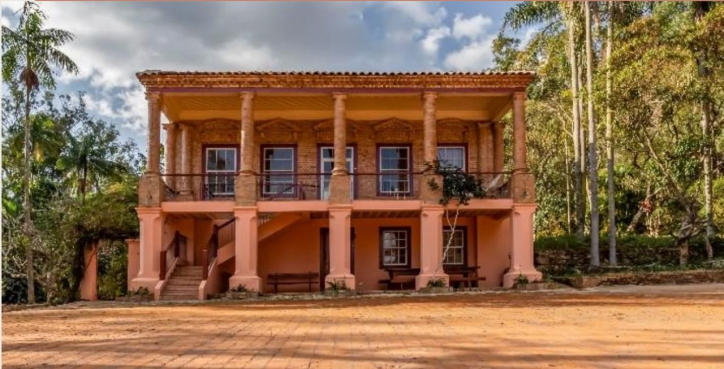 Fazenda à venda com 6 quartos, 500m² - Foto 1