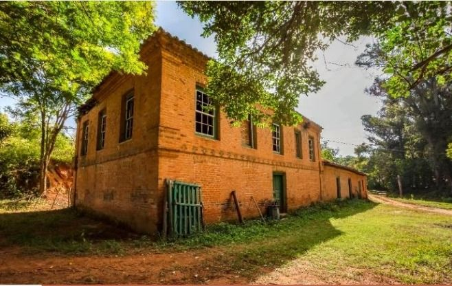 Fazenda à venda com 6 quartos, 500m² - Foto 28