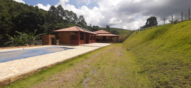 Fazenda à venda com 3 quartos, 300m² - Foto 1