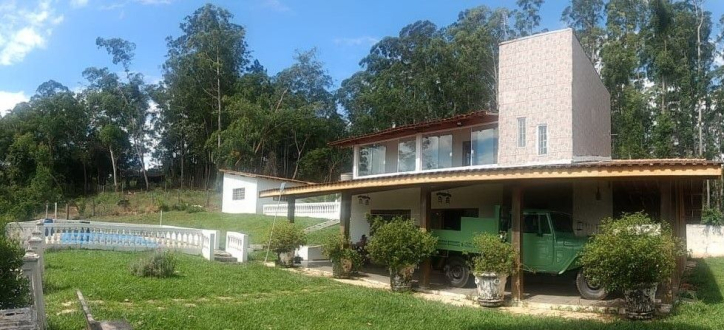 Fazenda à venda com 3 quartos, 850m² - Foto 1