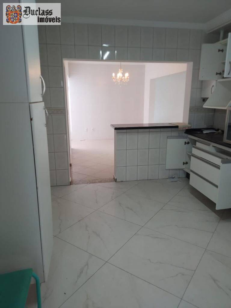 Casa à venda com 4 quartos, 320m² - Foto 13