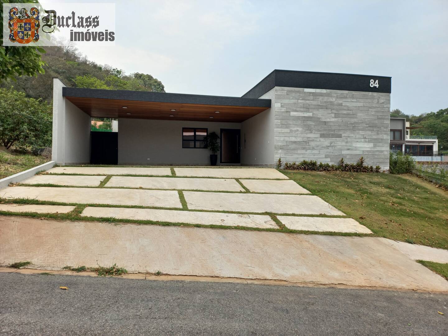 Casa à venda e aluguel com 4 quartos, 390m² - Foto 2