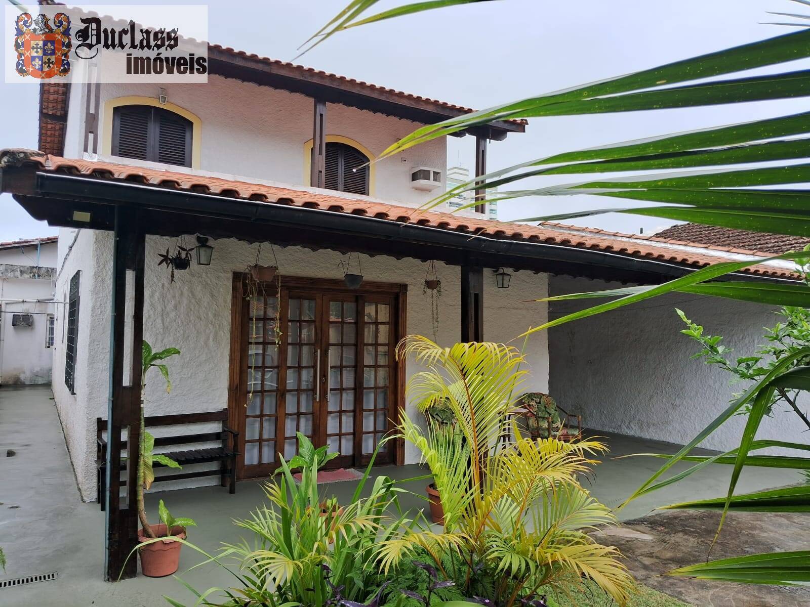 Casa à venda com 4 quartos, 200m² - Foto 1