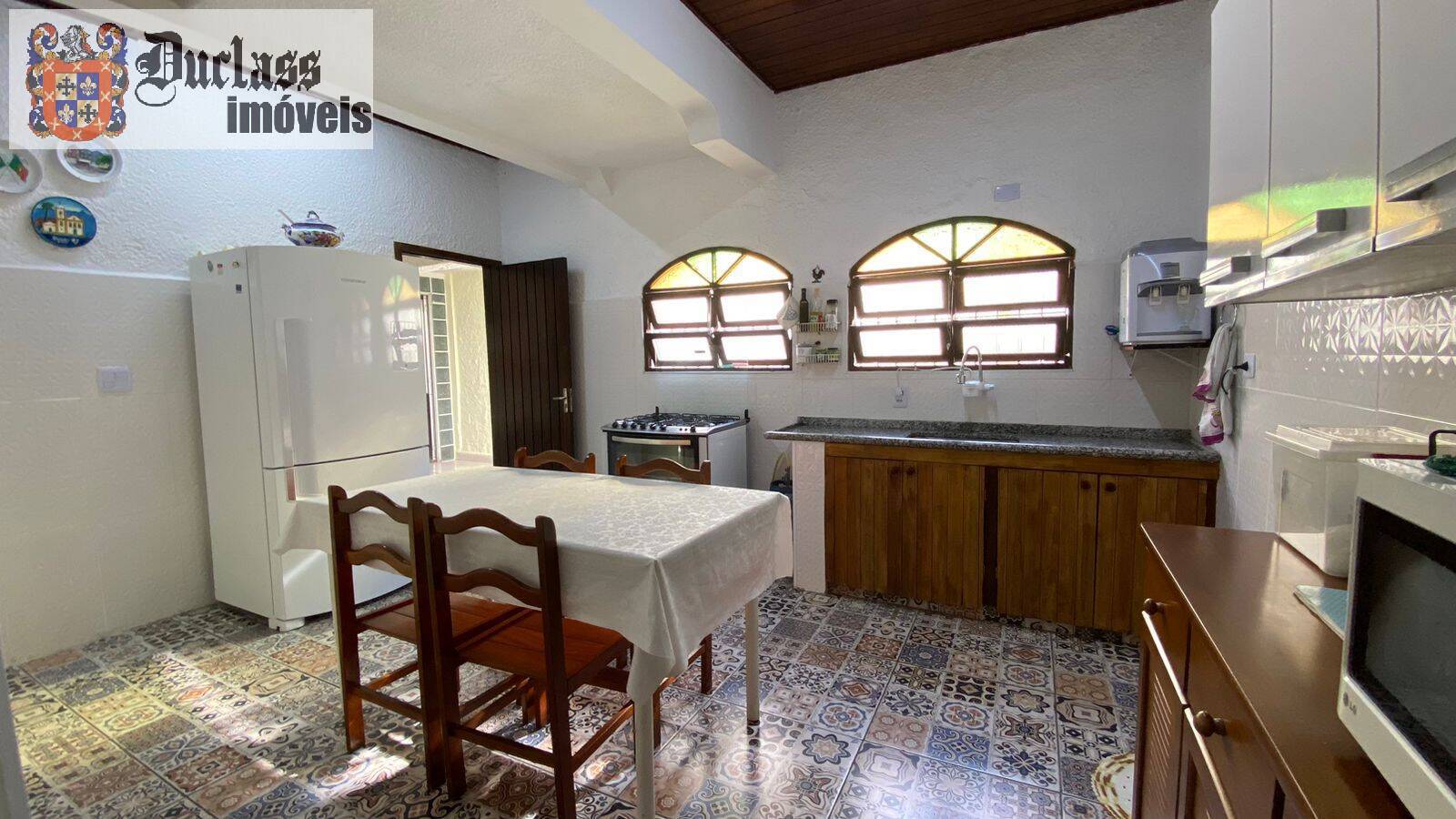 Casa à venda com 4 quartos, 200m² - Foto 9