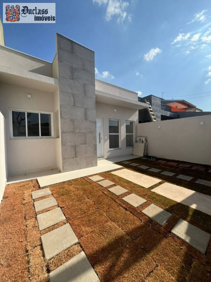 Casa à venda com 3 quartos, 91m² - Foto 1