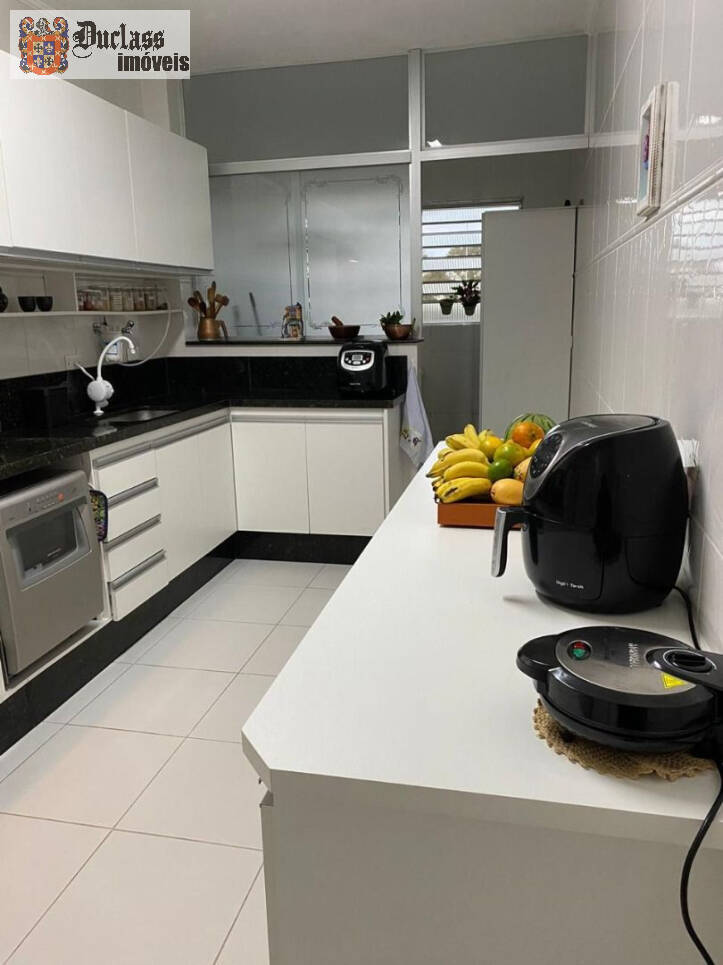 Apartamento à venda com 3 quartos, 154m² - Foto 8