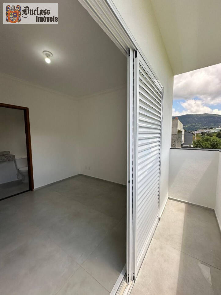 Casa à venda com 3 quartos, 90m² - Foto 13