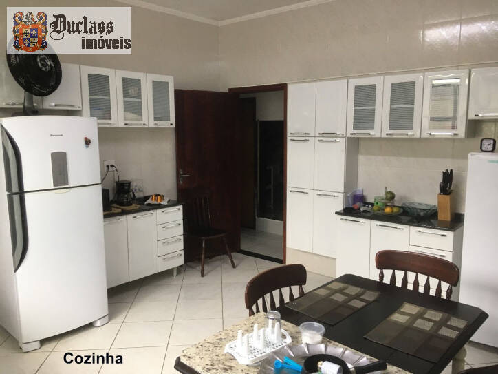 Casa à venda com 3 quartos, 180m² - Foto 4