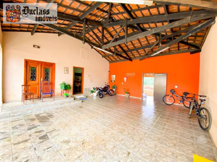 Fazenda à venda com 3 quartos, 200m² - Foto 1